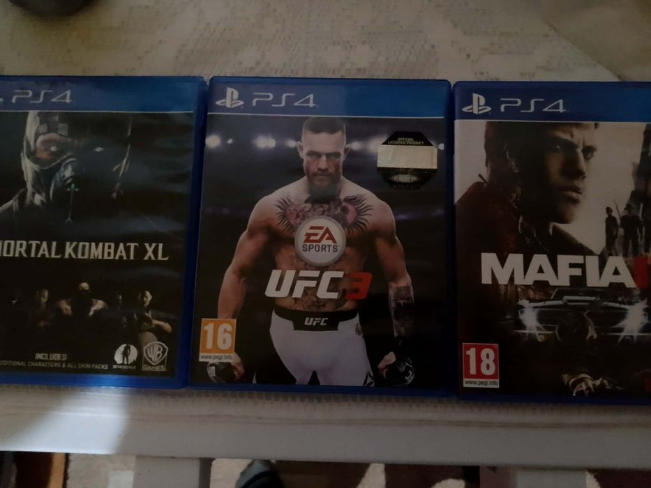 Vând jocuri ps4 foarte puțin folosite