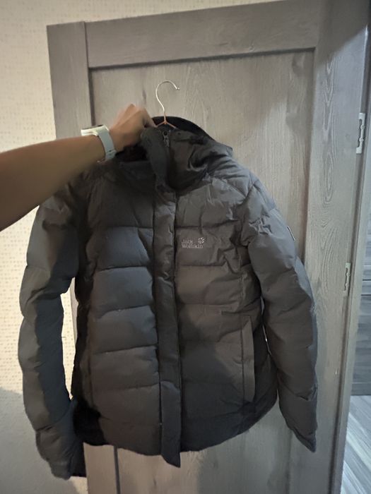 Продам куртку Jack Wolf