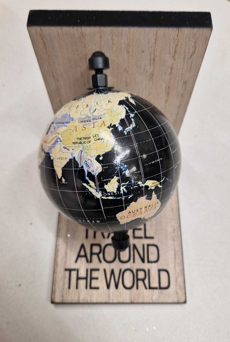 Glob pamantesc prespapier