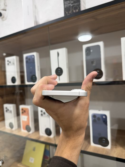 iPhone 16