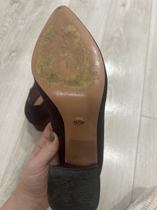 Продам классические туфли