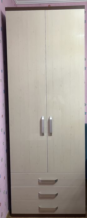 Шкаф двухдверный, в отличном состоянии