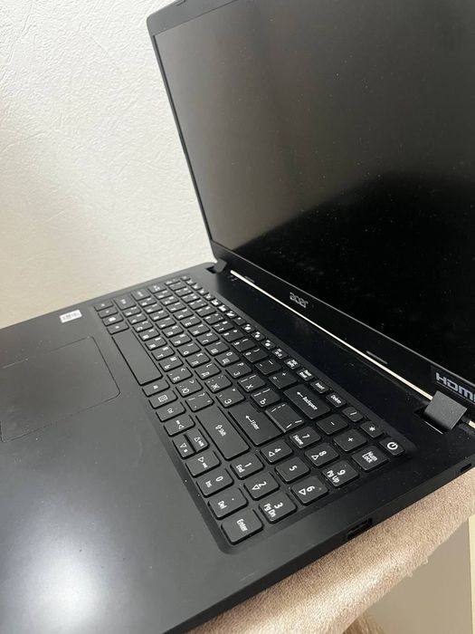 Acer Extensa 215-52 / Intel Core i3 / 4 ГБ ОЗУ / Windows 10 Pro