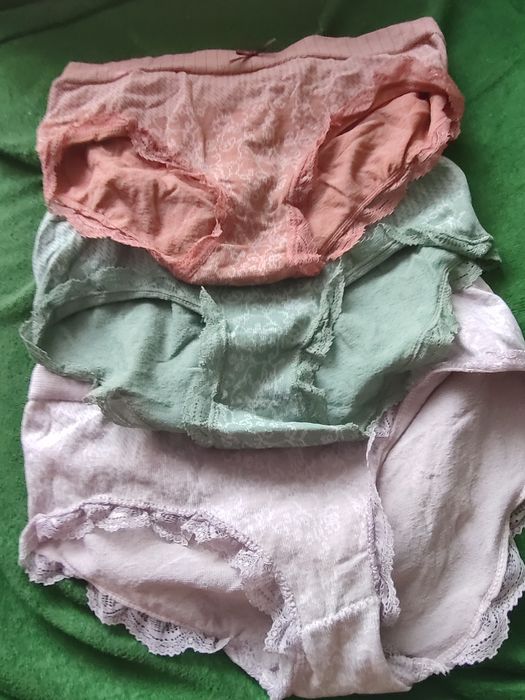 Продам женские плавки.