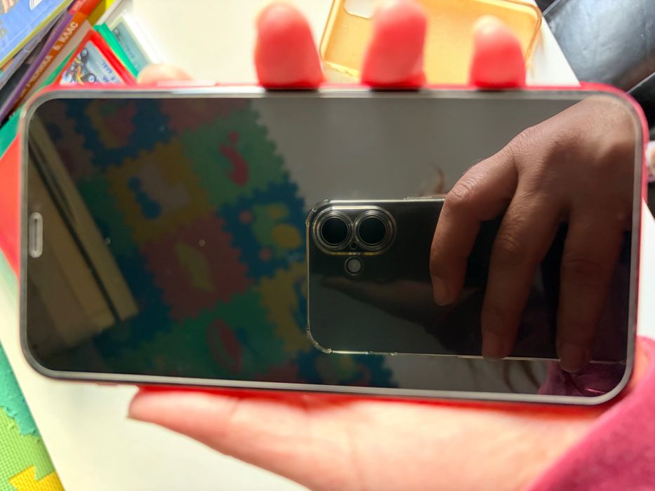 Iphone 11 червен