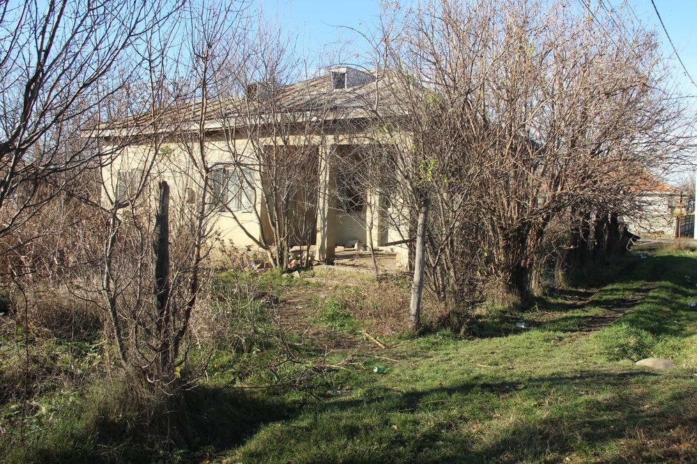 vind casa cu curte Slatioarele jud Ialomita