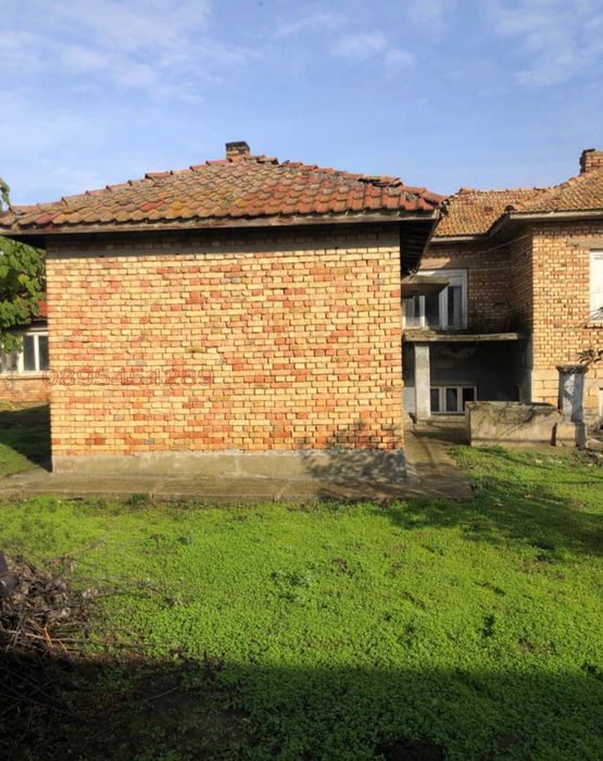 Семейна къща с двор - гр. Вълчи дол, обл. Варна