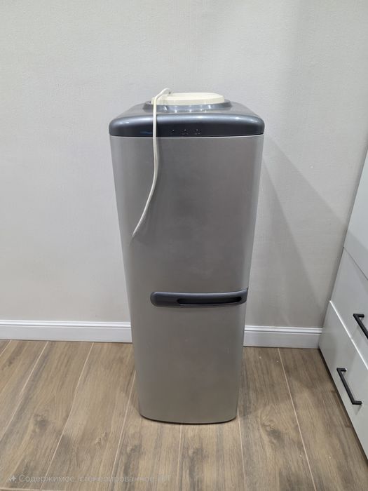 Кулер для воды диспансер