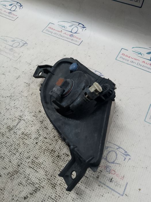 proiector stanga bmw 320 e90 2011