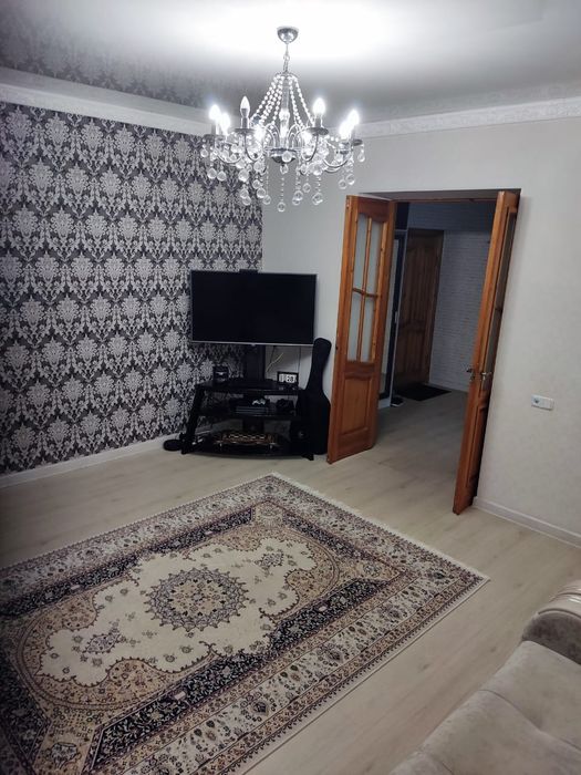 Люстра в зал (8 лампочек)