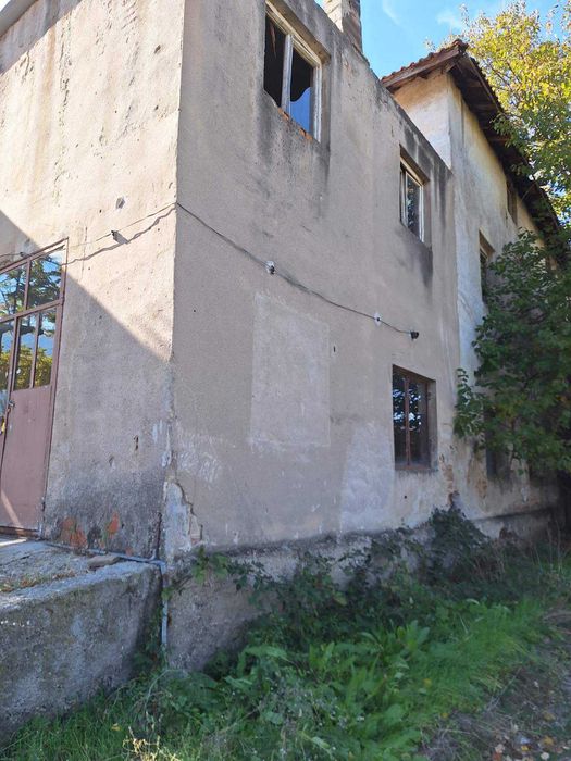 Продава се Промишлена сграда в с. Крупник, Област Благоевград - 2800 кв.м за 37 €/кв.м - Снимка #2