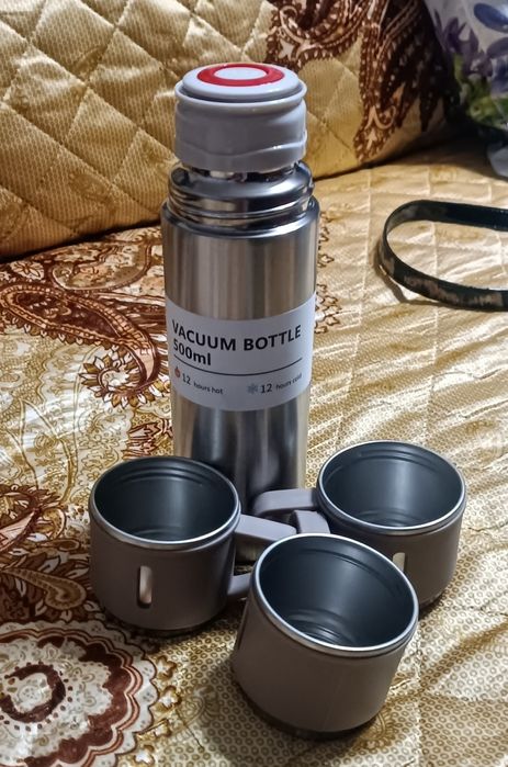 Продам термос с кружками