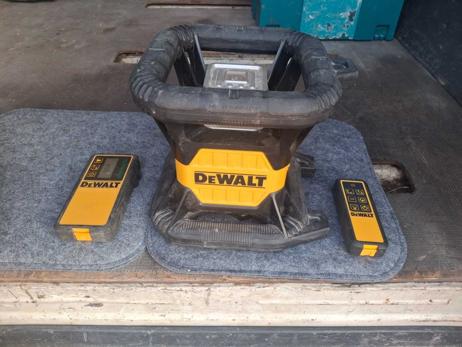 Ротационен лазерен нивелир DeWALT DCE79G