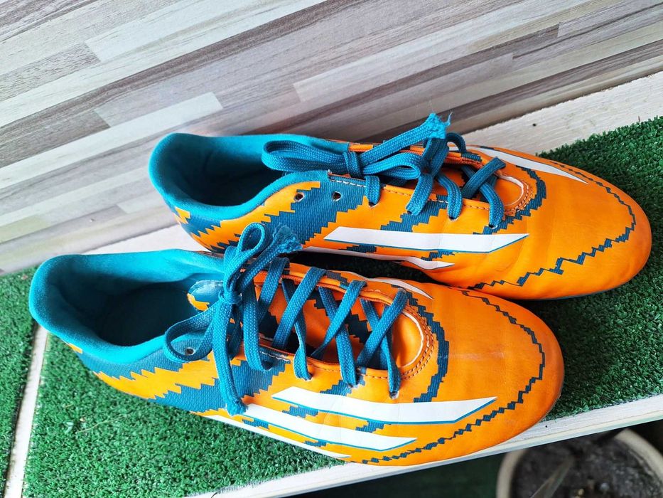 Футболни обувки Адидас /бутонки/