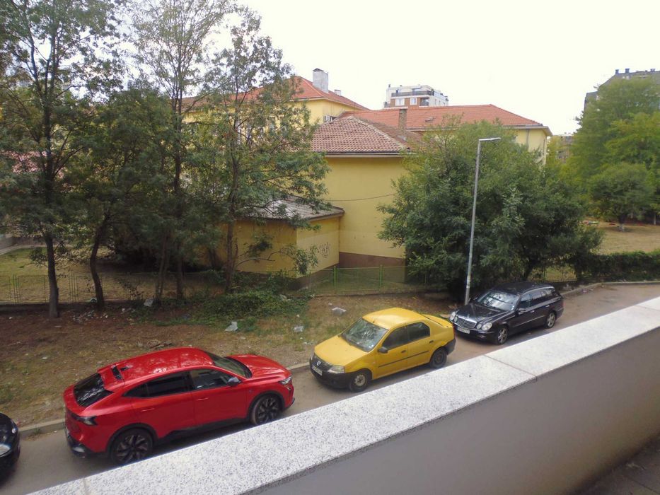 Двустаен тухлен апартамент за продажба в ж.к. Връбница 2, гр. София