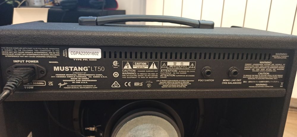 Fender Mustang LT50 моделиращ, китарен усилвател с футсуич и калъф