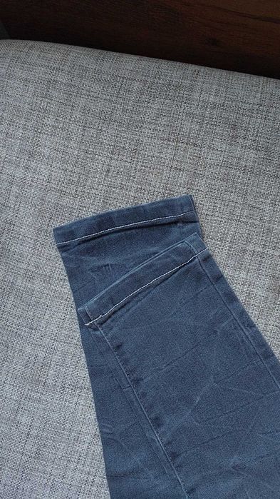 Продам джинсы для девочки р152
