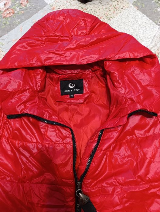 Продам женскую куртку .