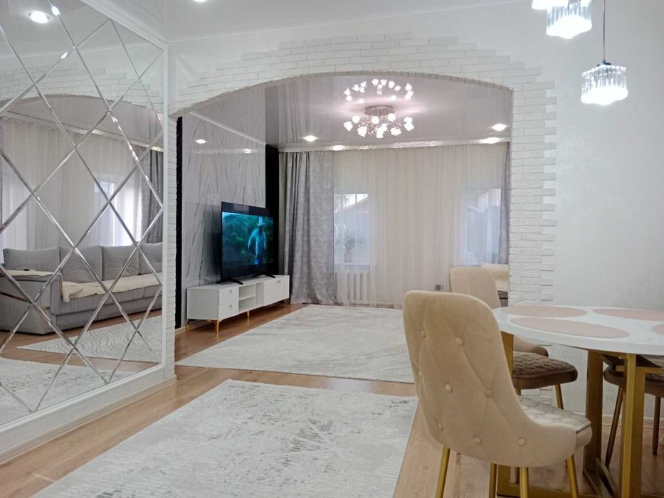 Продам современный дом с сауной и большим гаражом.