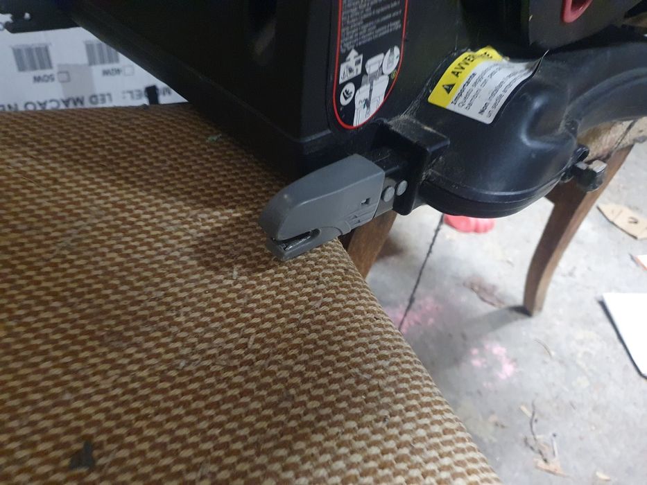 Продавам столчето за кола от снимките