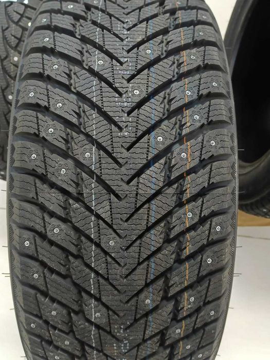 Новые зимние шины с шипами R20  2 баллона