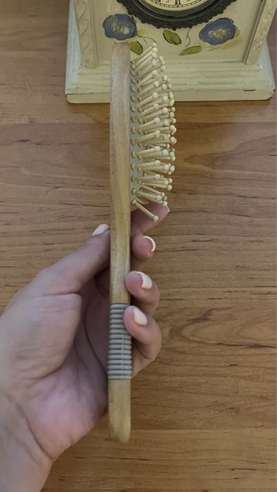 Четки за коса нови