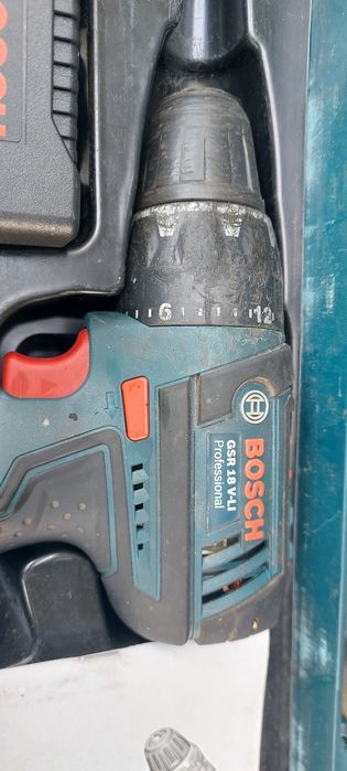 Продавам акумулаторна бормашина син Bosch