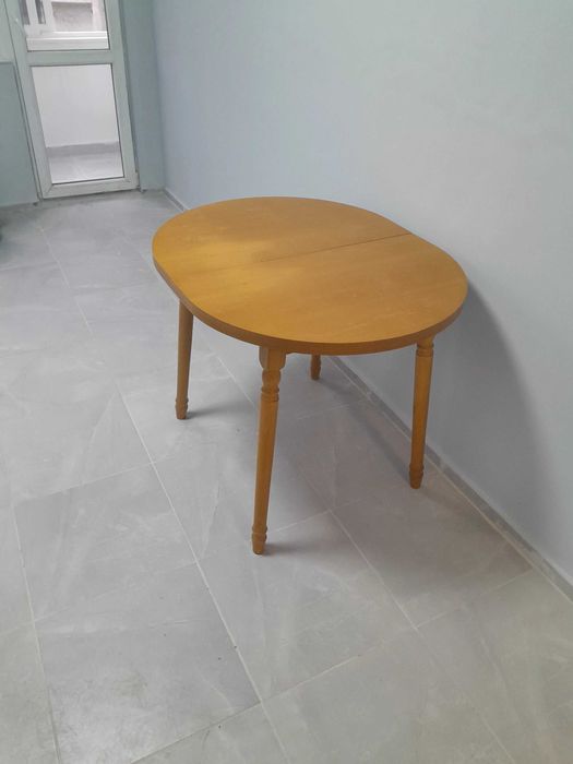 Кухненска маса овална