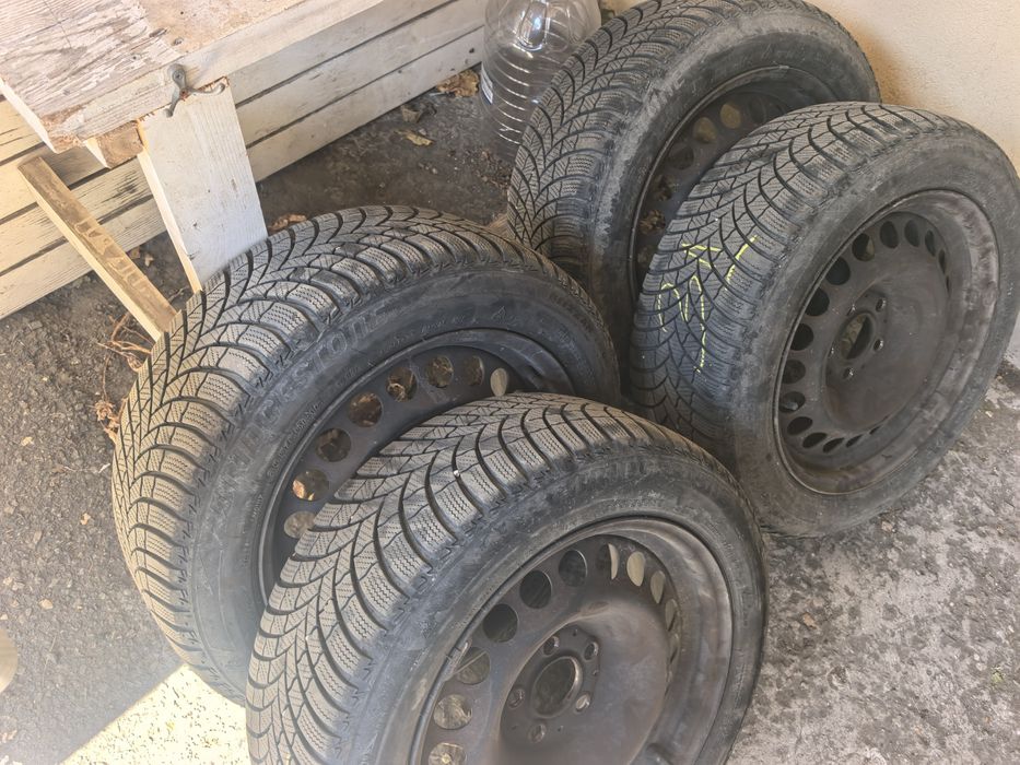 4 бр. зимни гуми 205/55 R16 със стоманени джанти