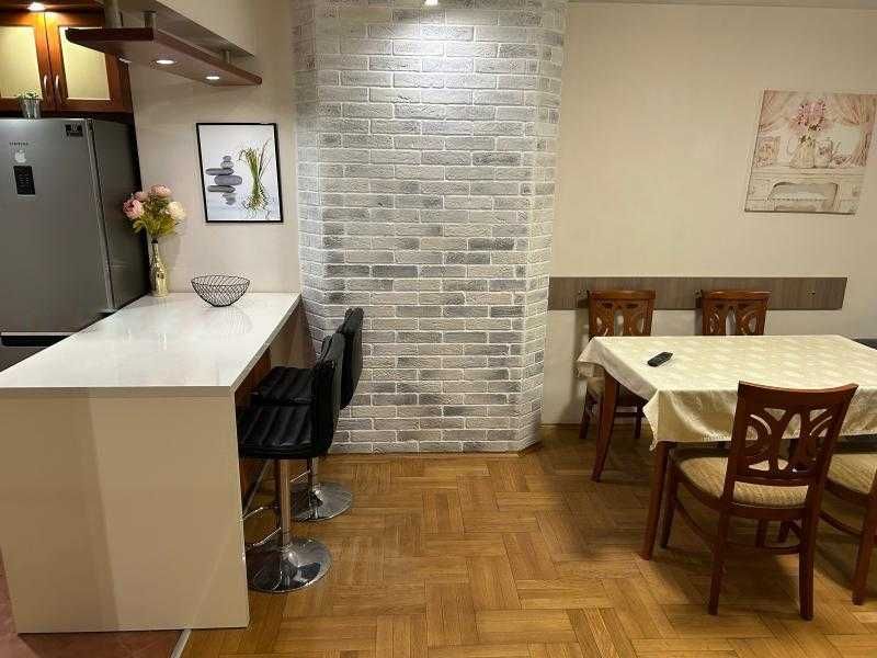 Дава се под наем Тристаен апартамент в Бургас, Възраждане - 105 кв.м за 714 € - Снимка #1