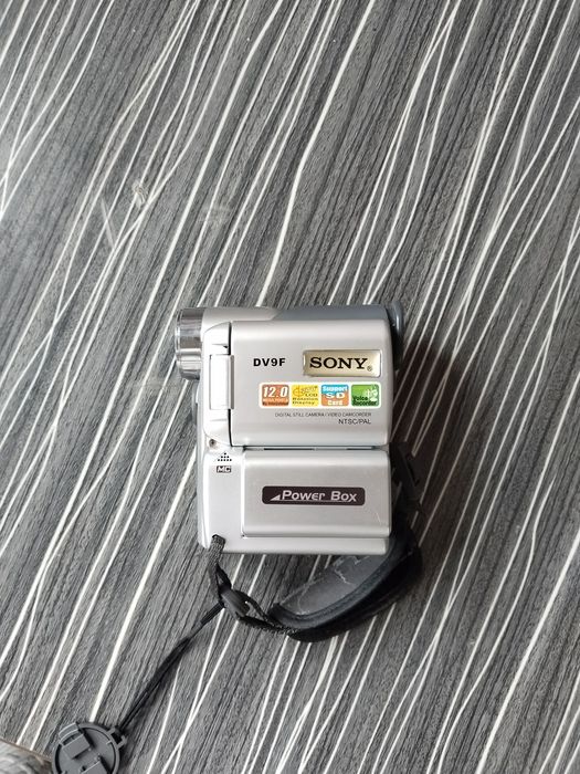 Sony Videocamera

Yaxshi holatda is