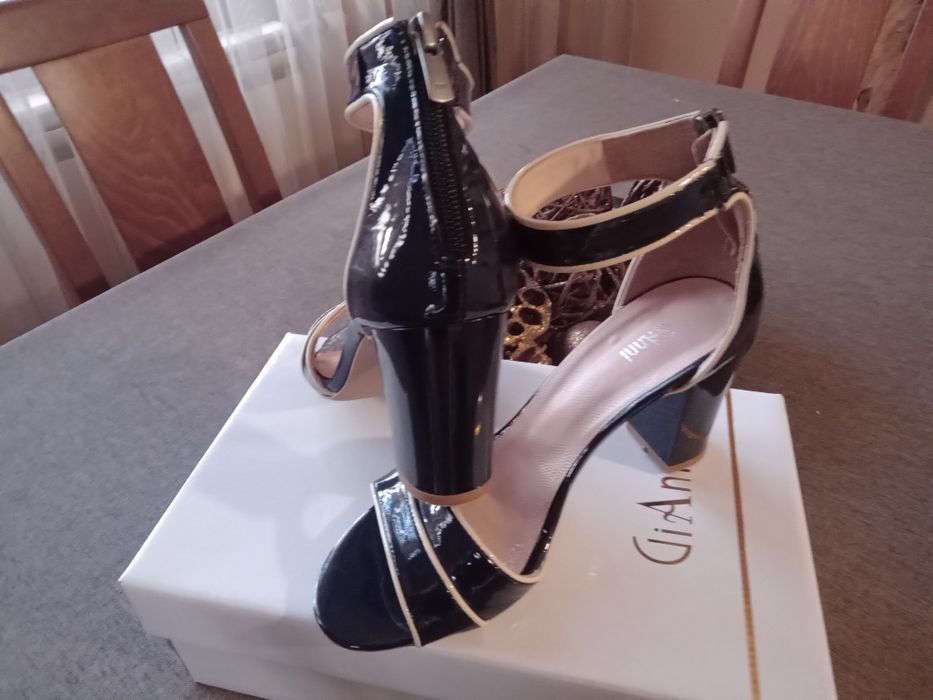 Сандали GIANNI .