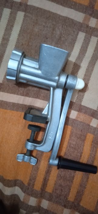 Мясорубки механические в полном комплекте и Запчасти