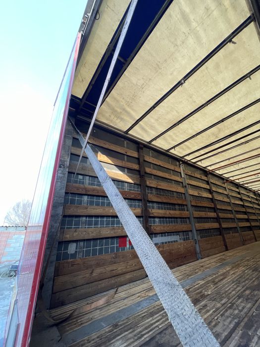 продается полуприцеп в отличном состоянии и в низком цене