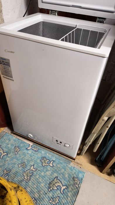 Vând ladă frigorifică Candy 97l