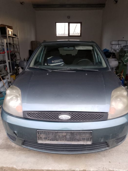 Vând Ford Fiesta