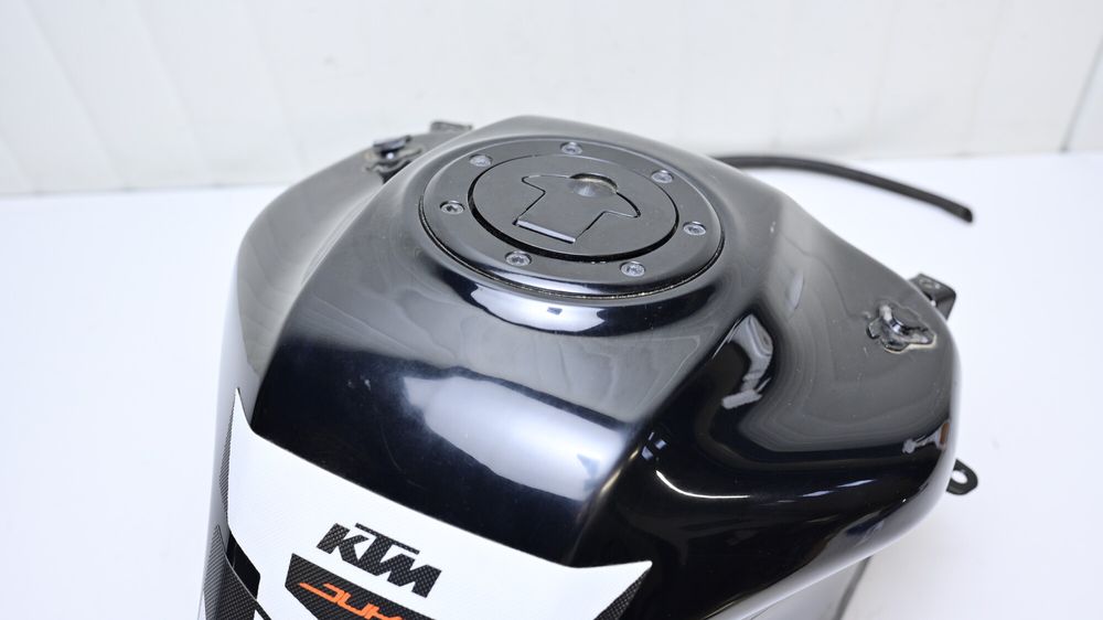 Rezervor Benzina Cu Capac Buson KTM Duke 125 2017 - 2023