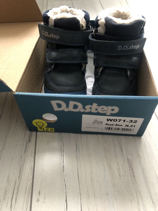 Светещи ботуши