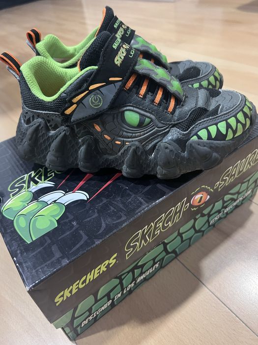 Детски обувки за момче  Skechers, състояние 9/10.