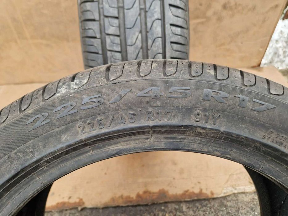2 Pirelli R17 225/45  Летни гуми  DOT4619