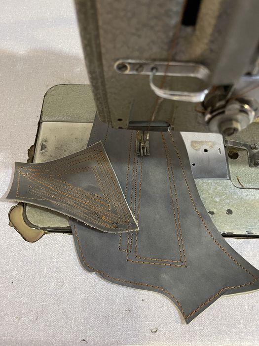 Masina de cusut triplu transport Durkopp Adler 267-373