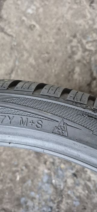 4 anvelope iarna,fata Michelin 245/35/20,spate Vredestein 275/30/20.