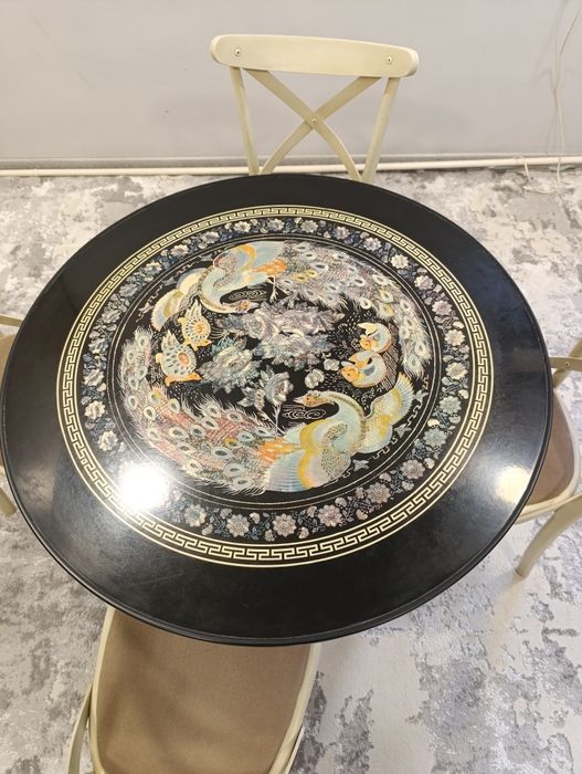 Стол круглый и 4 стула