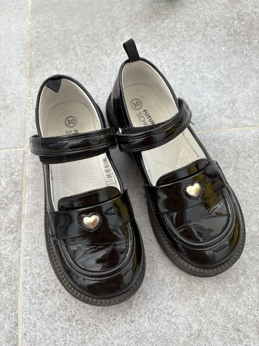 Продам туфли для девочки