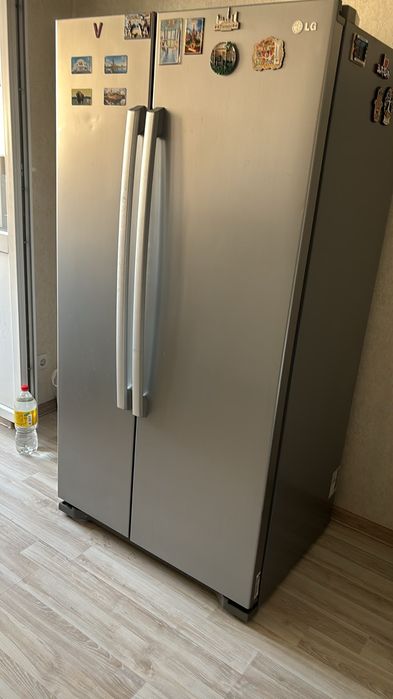 Двухдверный холодильник LG