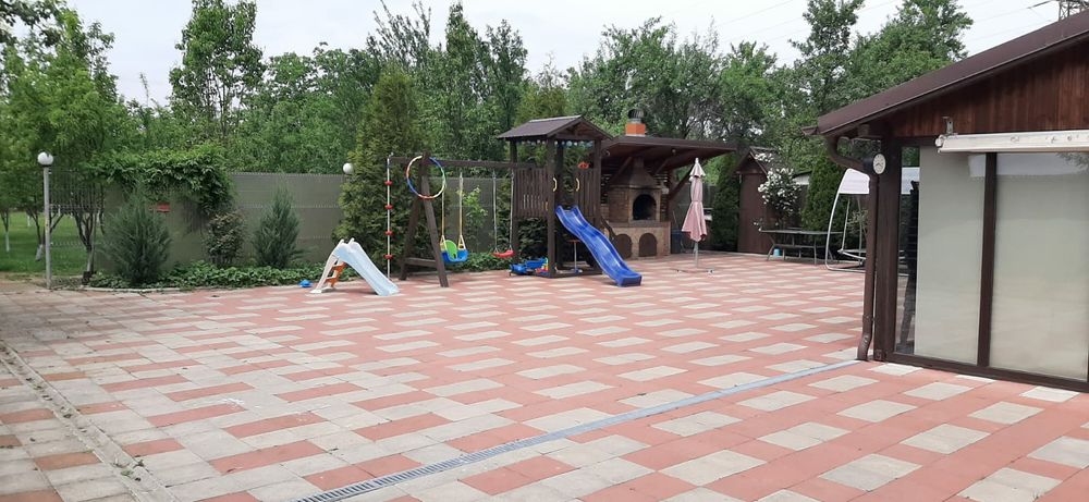 De vanzare Vila  P+1+M  in Razvad