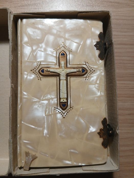 Антикварен католически молитвеник – седеф и позлата, Ба