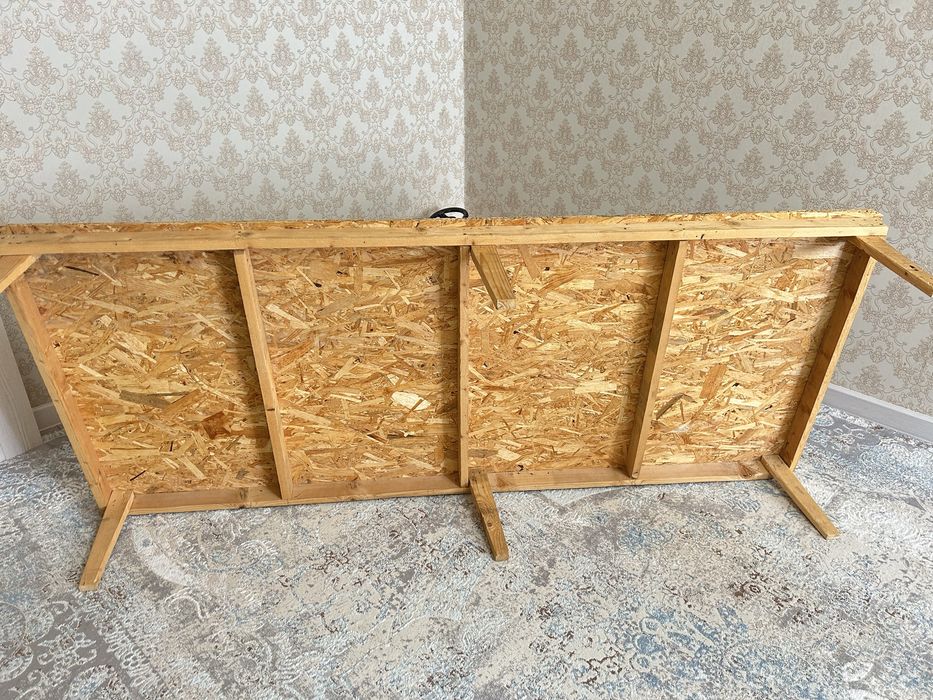 Продам столы 2шт