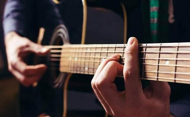 Уроки гитары (или укулеле) начинающим