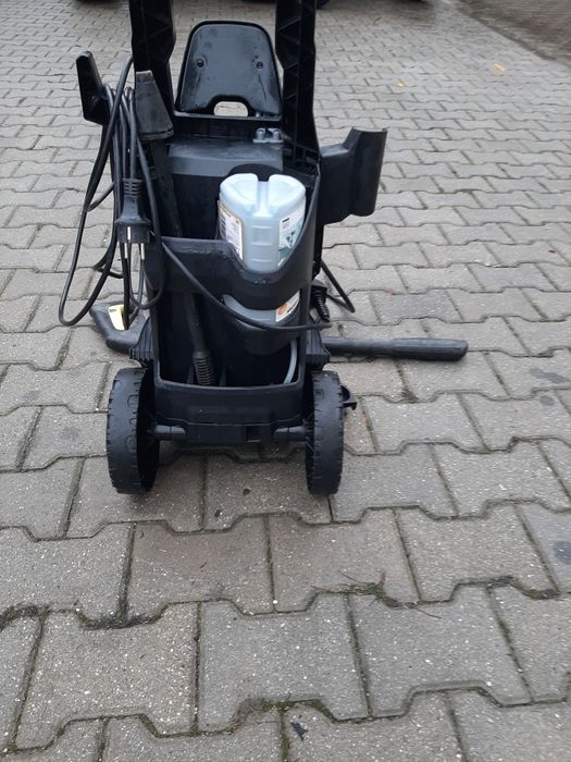 Vind 2 aparate de spalat cu presiune marca karcher în stare foarte bun